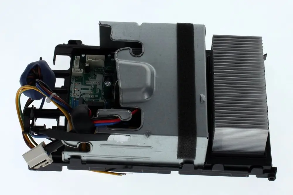Bosch Steuerungseinheit mit Kühlkörper, mehreren Kabeln und Steckverbindern, innerhalb eines Gehäuses angeordnet, für elektronische Anwendungen.
